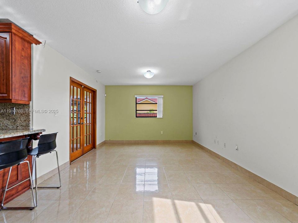 待售: $850,000 (3 贝兹, 2 浴室, 2304 平方英尺)