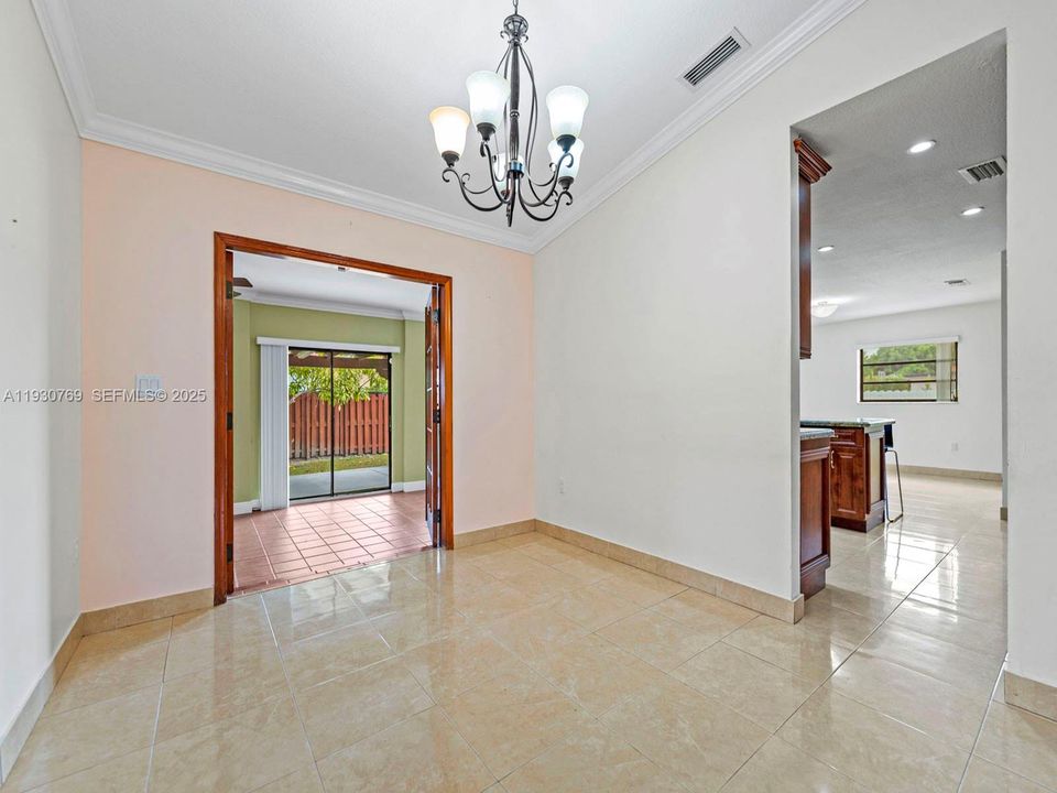 待售: $850,000 (3 贝兹, 2 浴室, 2304 平方英尺)