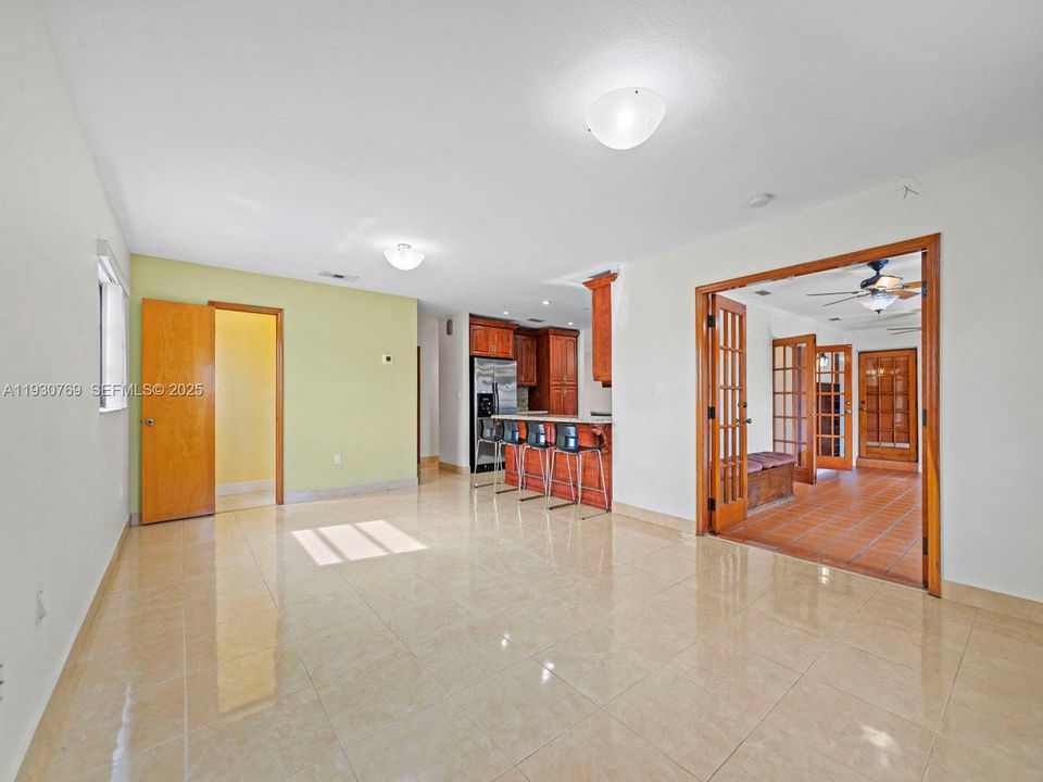 待售: $850,000 (3 贝兹, 2 浴室, 2304 平方英尺)