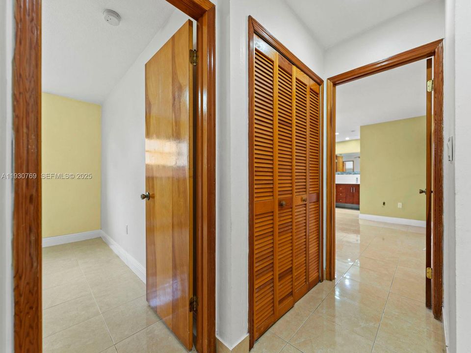 待售: $850,000 (3 贝兹, 2 浴室, 2304 平方英尺)