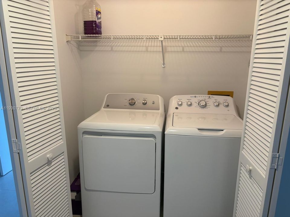 En Venta: $1,300,000 (2 camas, 2 baños, 1500 Pies cuadrados)