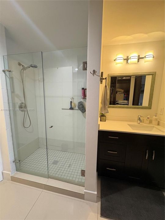 待售: $375,000 (2 贝兹, 2 浴室, 1115 平方英尺)