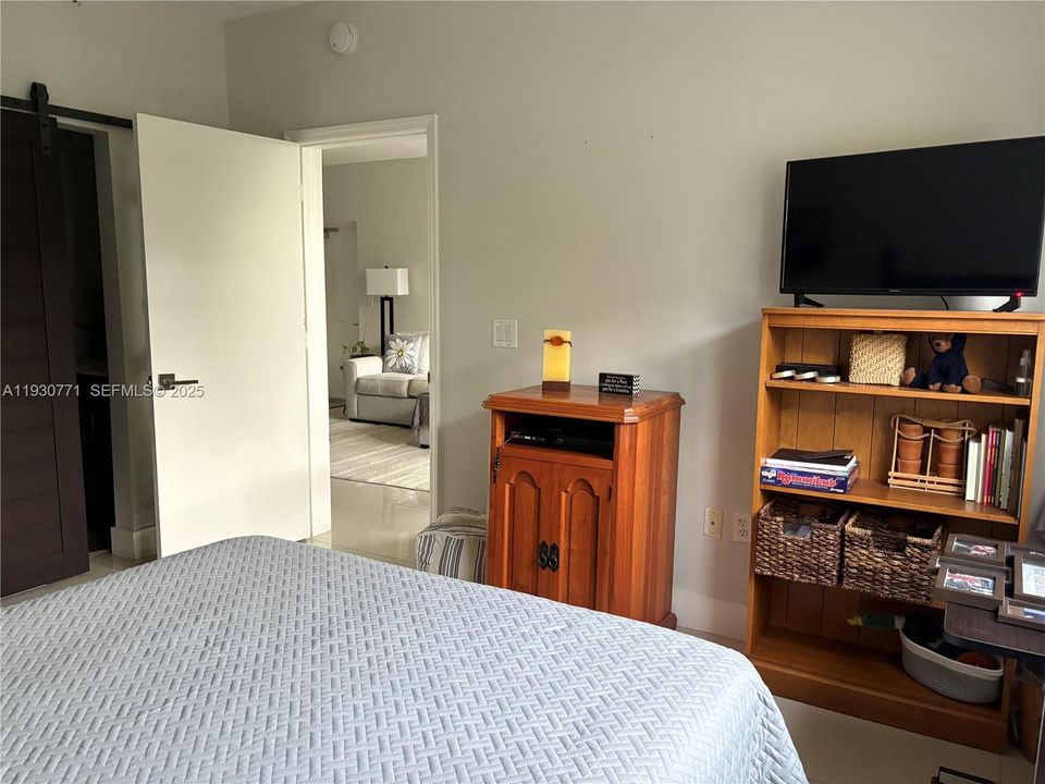 待售: $375,000 (2 贝兹, 2 浴室, 1115 平方英尺)