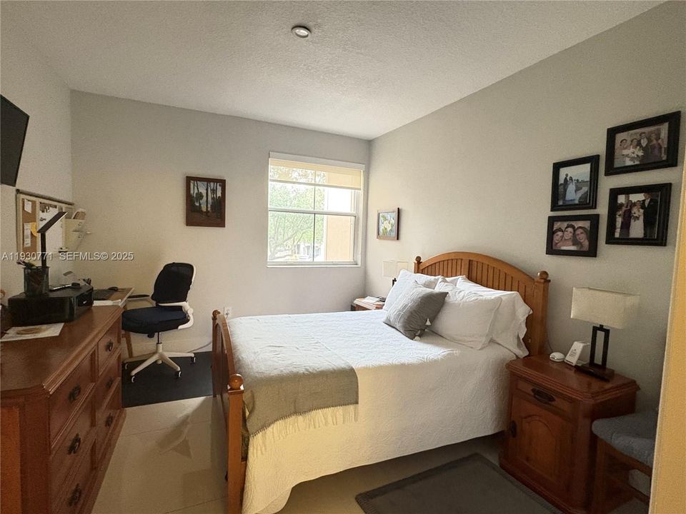 待售: $375,000 (2 贝兹, 2 浴室, 1115 平方英尺)