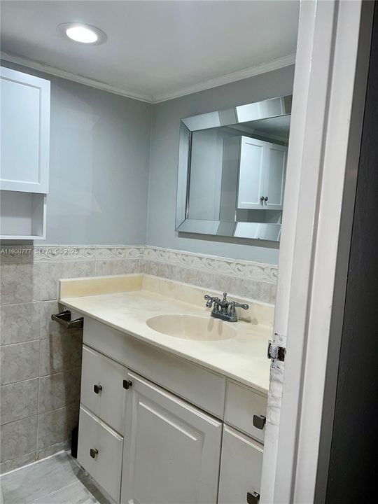 出租: $2,100 (1 贝兹, 1 浴室, 725 平方英尺)