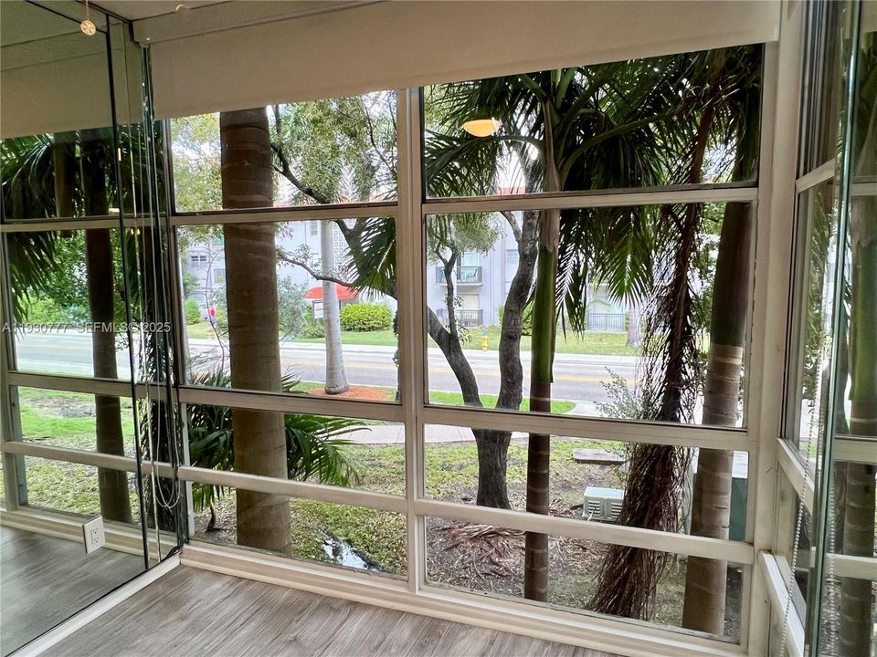 出租: $2,100 (1 贝兹, 1 浴室, 725 平方英尺)