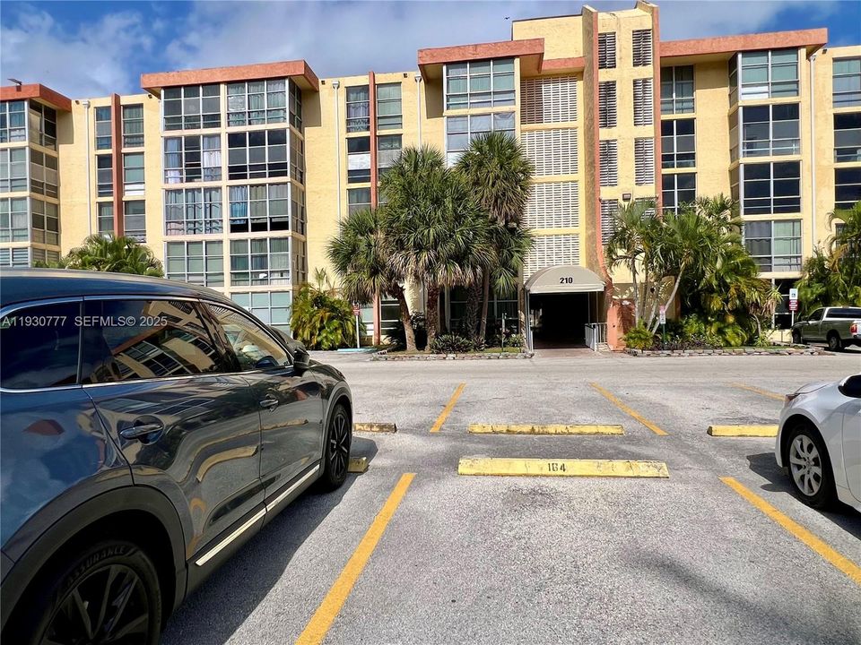 出租: $2,100 (1 贝兹, 1 浴室, 725 平方英尺)