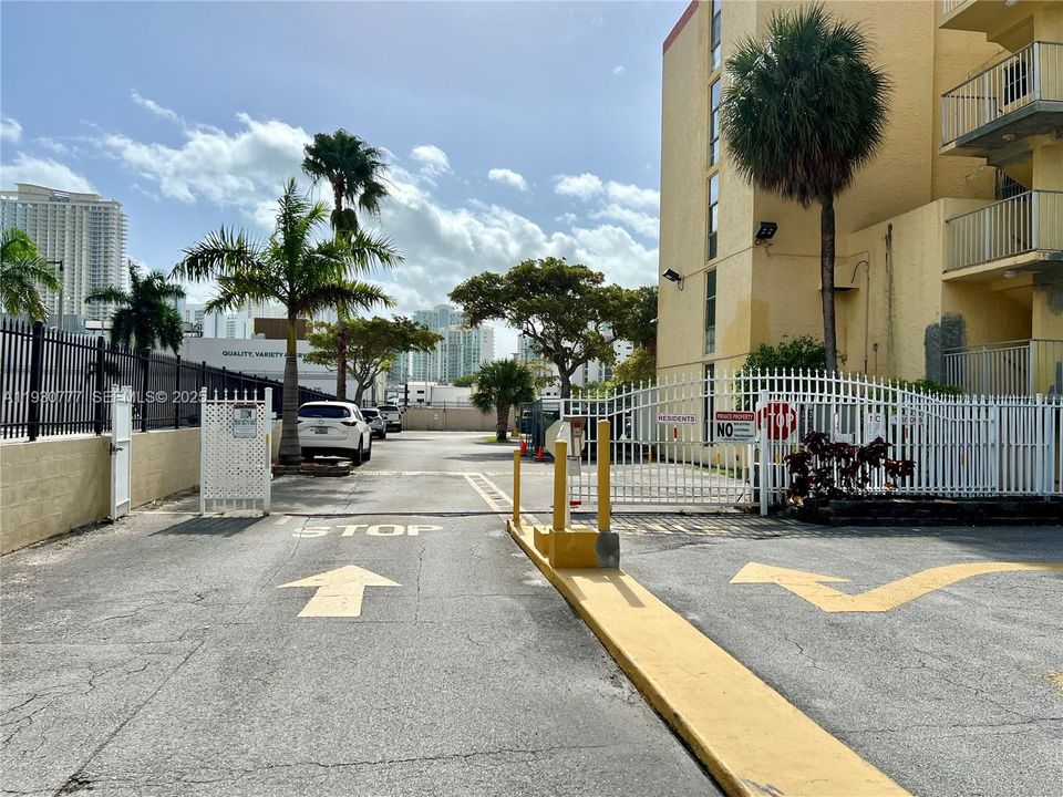 出租: $2,100 (1 贝兹, 1 浴室, 725 平方英尺)