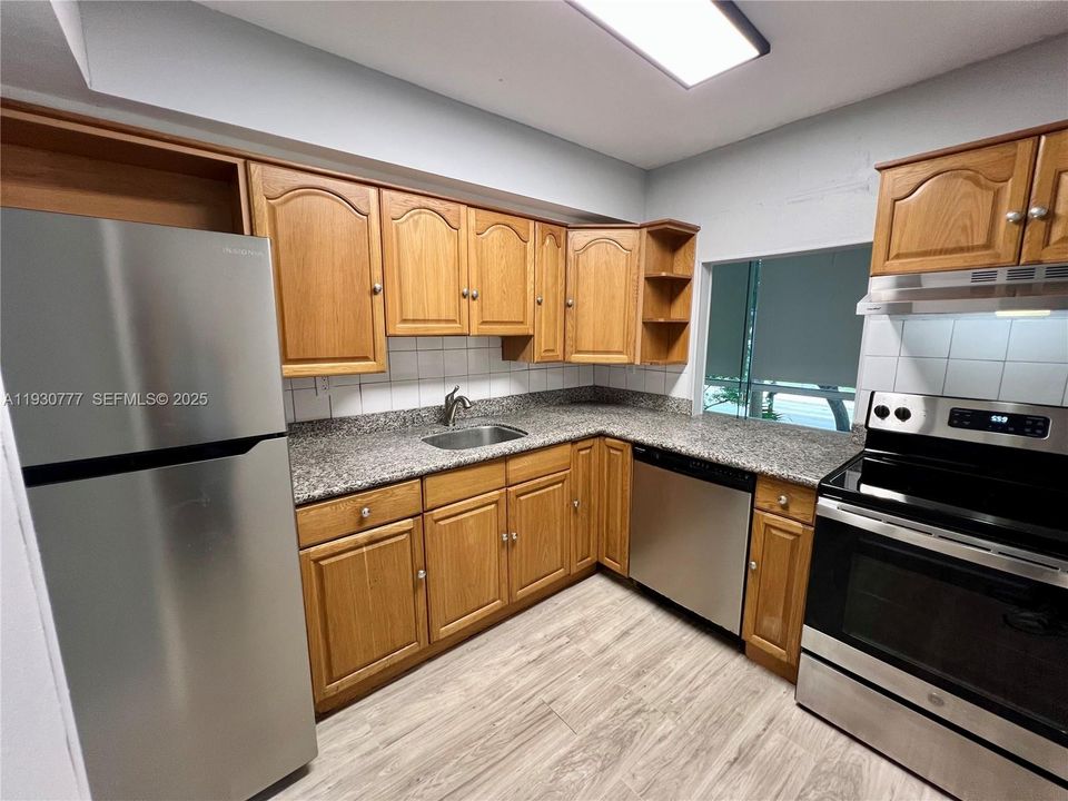 出租: $2,100 (1 贝兹, 1 浴室, 725 平方英尺)