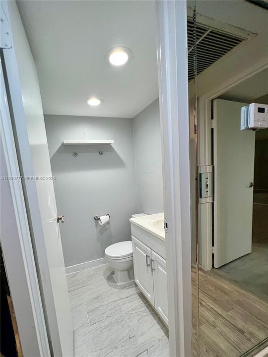 出租: $2,100 (1 贝兹, 1 浴室, 725 平方英尺)