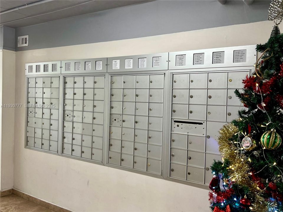 出租: $2,100 (1 贝兹, 1 浴室, 725 平方英尺)