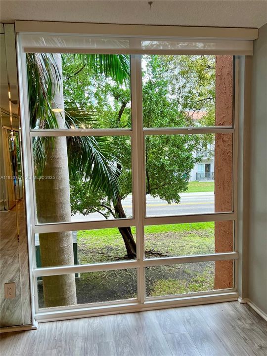 出租: $2,100 (1 贝兹, 1 浴室, 725 平方英尺)