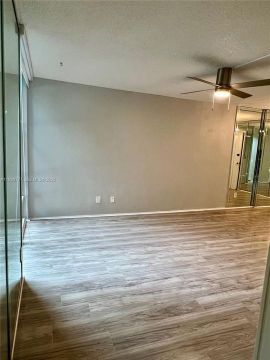 出租: $2,100 (1 贝兹, 1 浴室, 725 平方英尺)