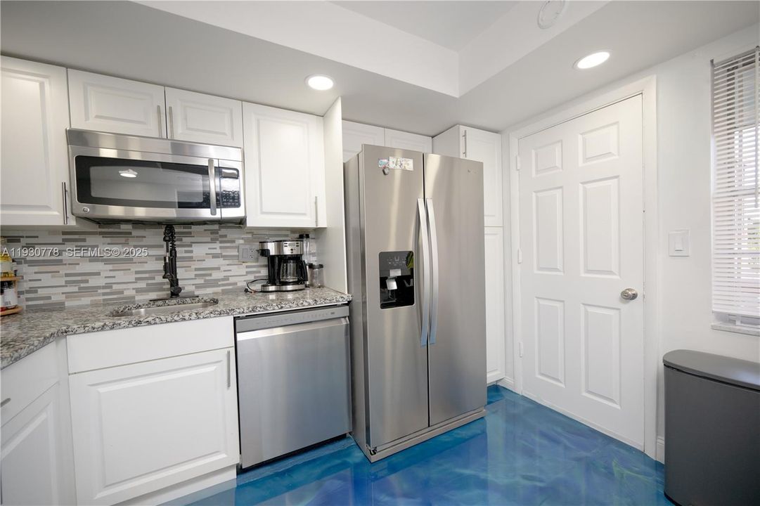 На продажу: $260,000 (2 спален, 2 ванн, 1151 Квадратных фут)