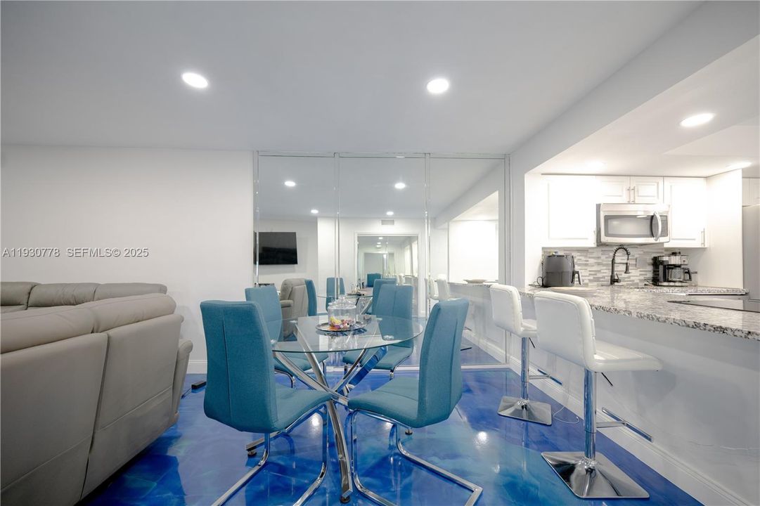 На продажу: $260,000 (2 спален, 2 ванн, 1151 Квадратных фут)