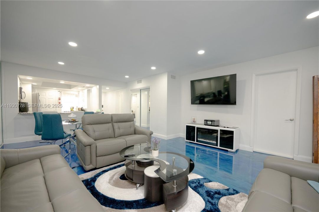 На продажу: $260,000 (2 спален, 2 ванн, 1151 Квадратных фут)