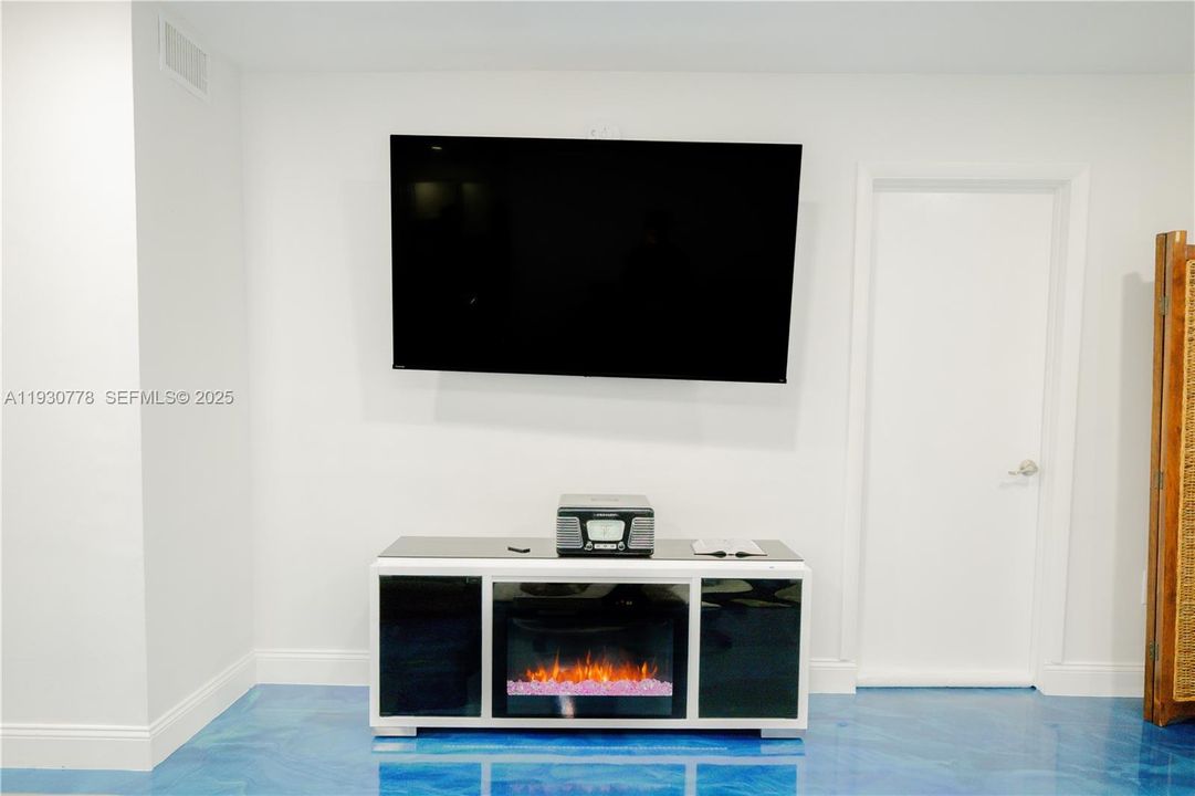 На продажу: $260,000 (2 спален, 2 ванн, 1151 Квадратных фут)