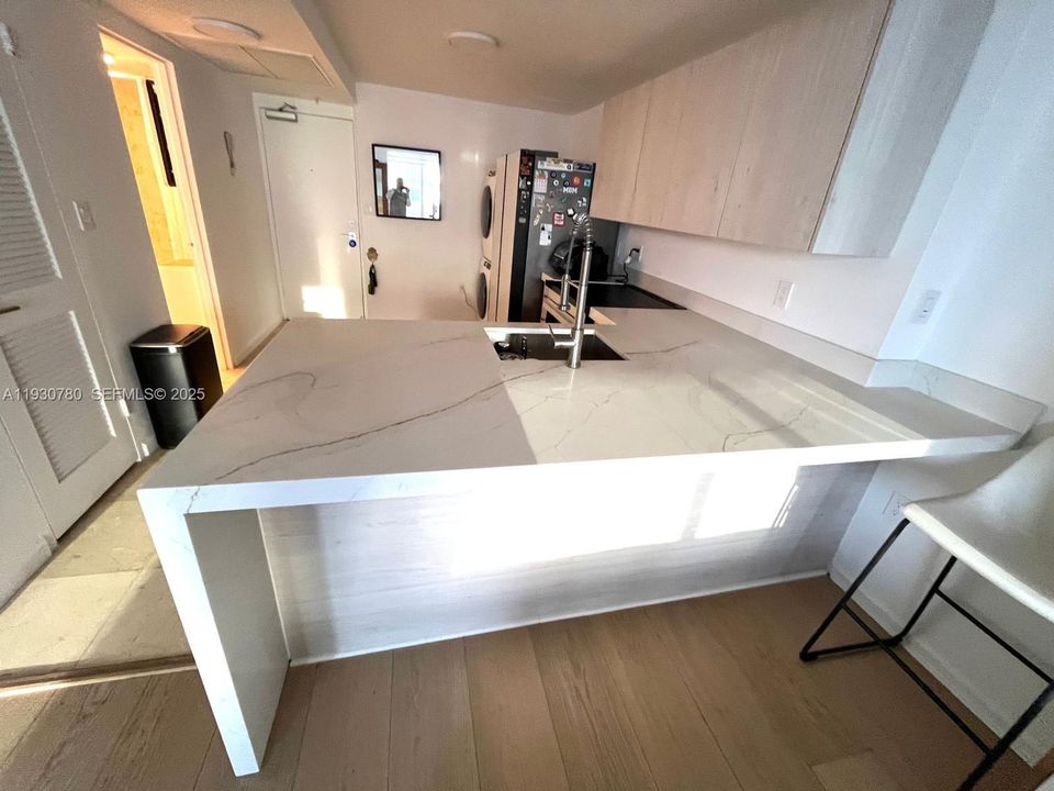 For Rent: $3,300 (0 beds, 1 baths, 481 Square Feet)