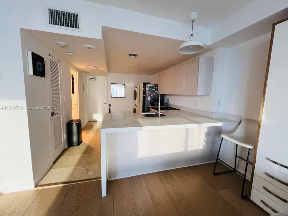 For Rent: $3,300 (0 beds, 1 baths, 481 Square Feet)