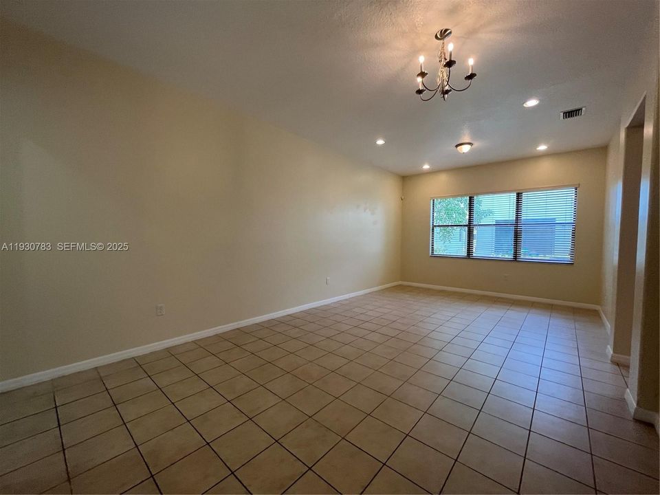 出租: $3,250 (3 贝兹, 2 浴室, 1868 平方英尺)