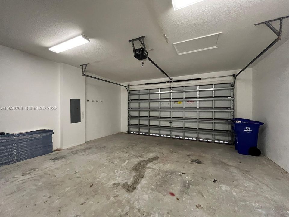 出租: $3,250 (3 贝兹, 2 浴室, 1868 平方英尺)