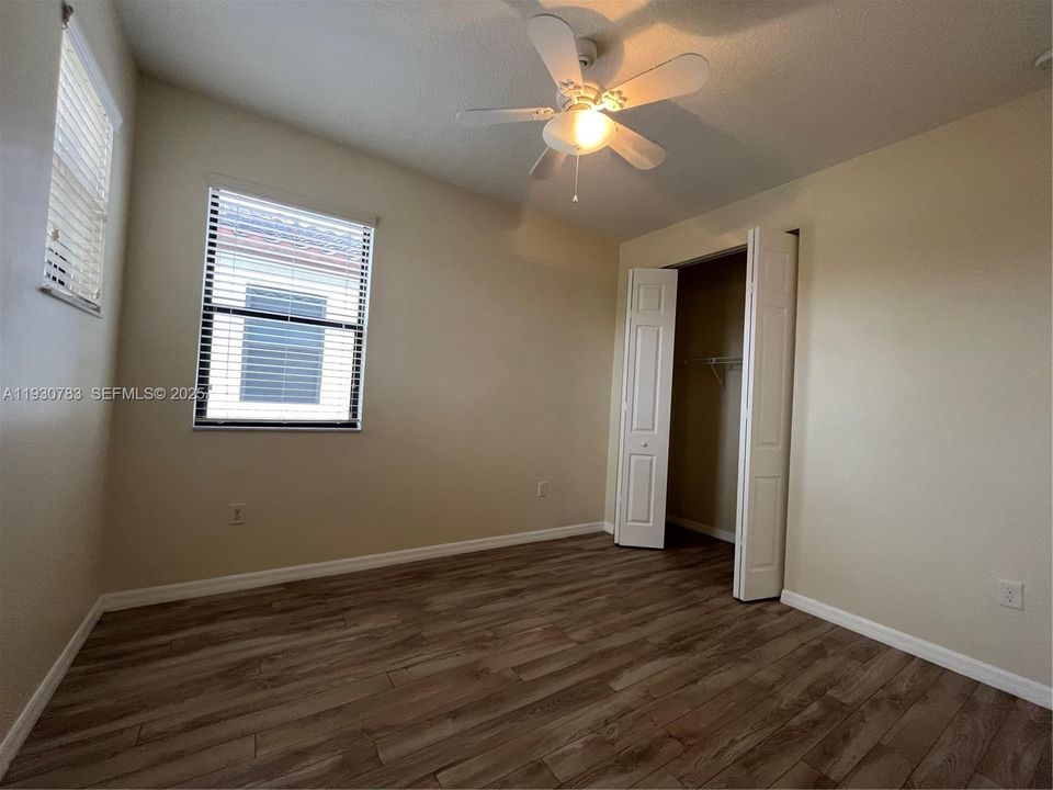 出租: $3,250 (3 贝兹, 2 浴室, 1868 平方英尺)