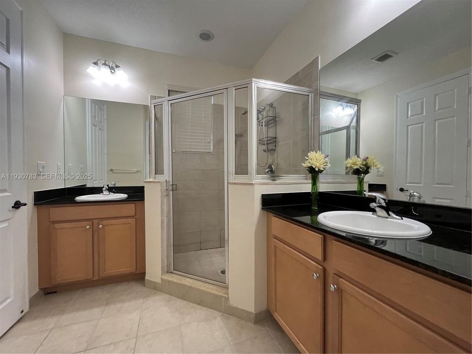 出租: $3,250 (3 贝兹, 2 浴室, 1868 平方英尺)