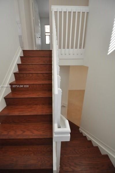 出租: $3,250 (3 贝兹, 2 浴室, 1868 平方英尺)