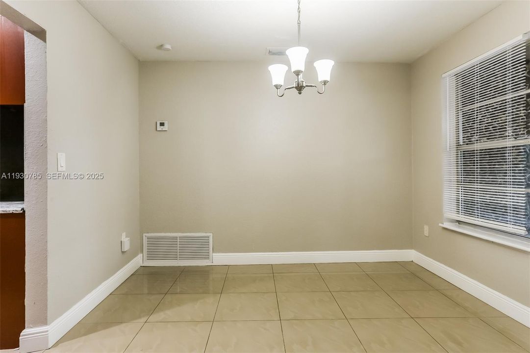 En Renta: $2,690 (4 camas, 2 baños, 1608 Pies cuadrados)