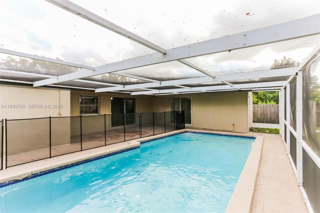 En Renta: $2,690 (4 camas, 2 baños, 1608 Pies cuadrados)