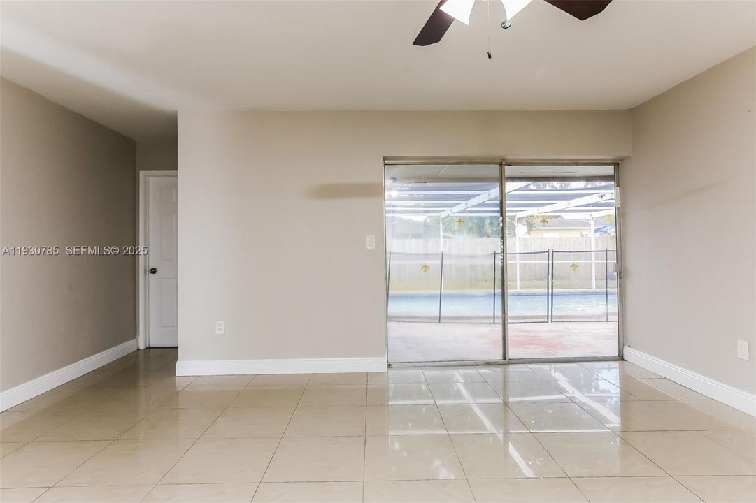 En Renta: $2,690 (4 camas, 2 baños, 1608 Pies cuadrados)