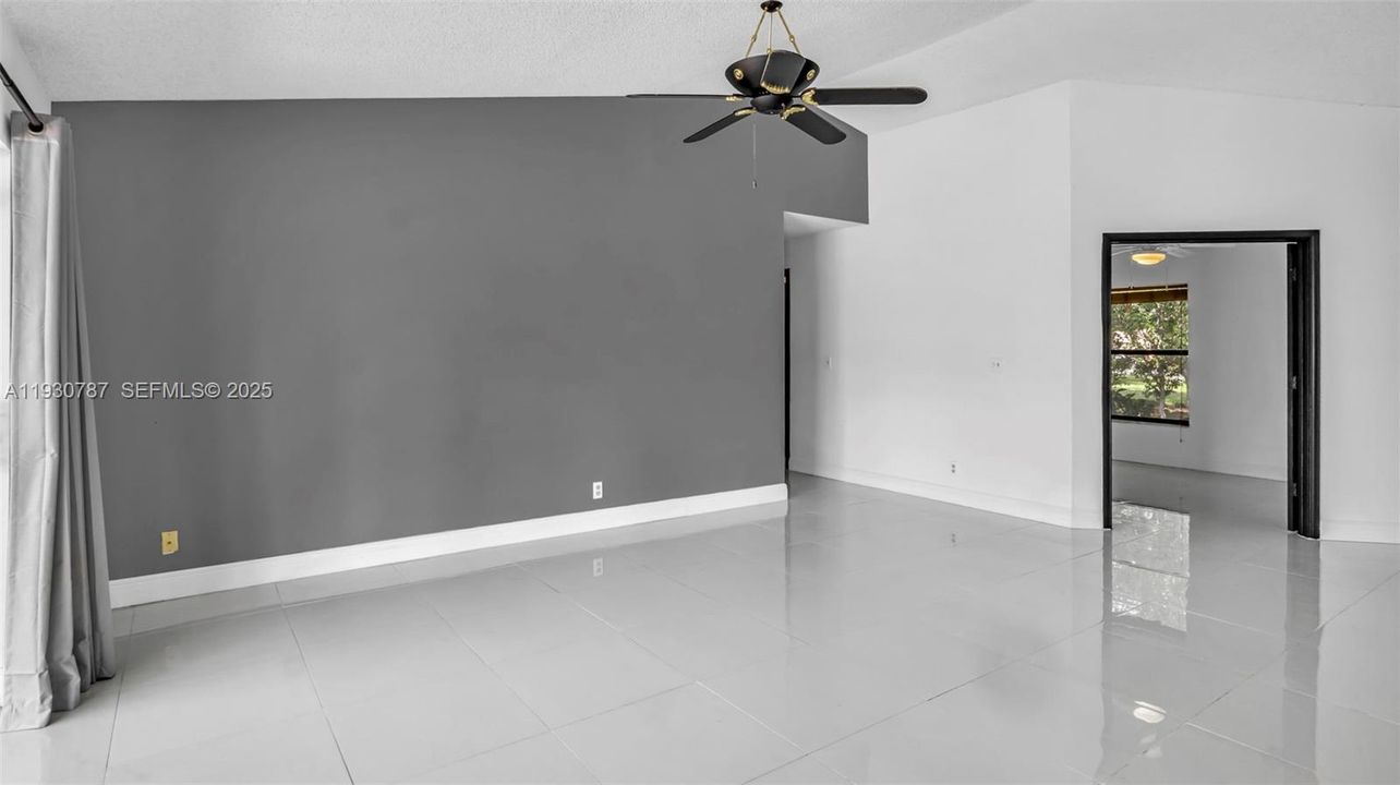 En Venta: $775,000 (4 camas, 2 baños, 2205 Pies cuadrados)