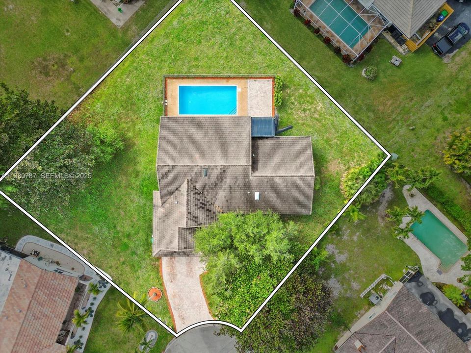 En Venta: $775,000 (4 camas, 2 baños, 2205 Pies cuadrados)