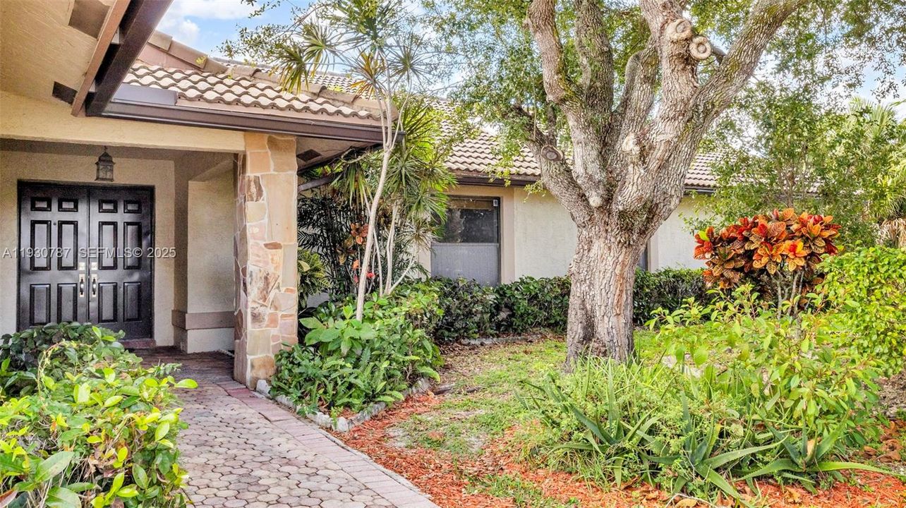 En Venta: $775,000 (4 camas, 2 baños, 2205 Pies cuadrados)