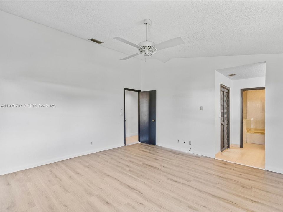 En Venta: $775,000 (4 camas, 2 baños, 2205 Pies cuadrados)