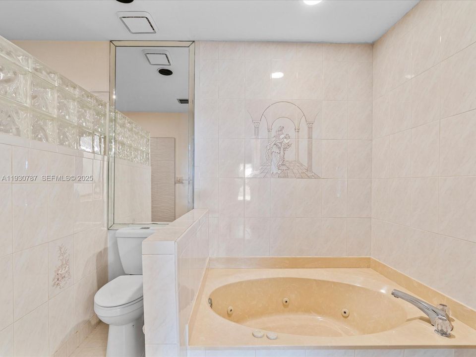 En Venta: $775,000 (4 camas, 2 baños, 2205 Pies cuadrados)