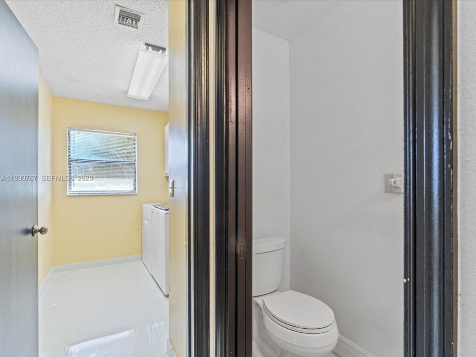 En Venta: $775,000 (4 camas, 2 baños, 2205 Pies cuadrados)