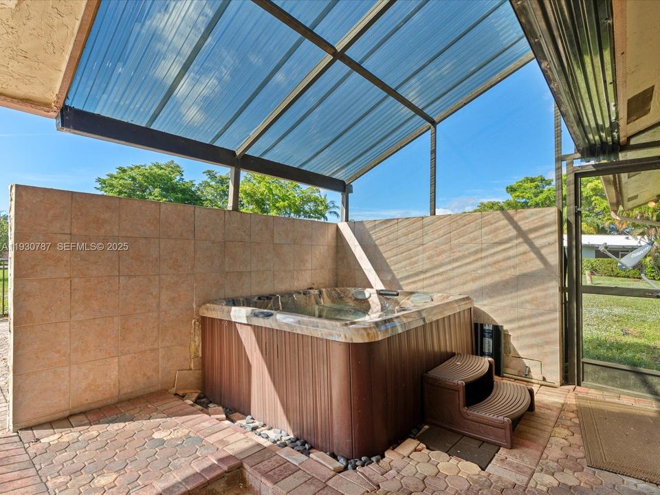 En Venta: $775,000 (4 camas, 2 baños, 2205 Pies cuadrados)