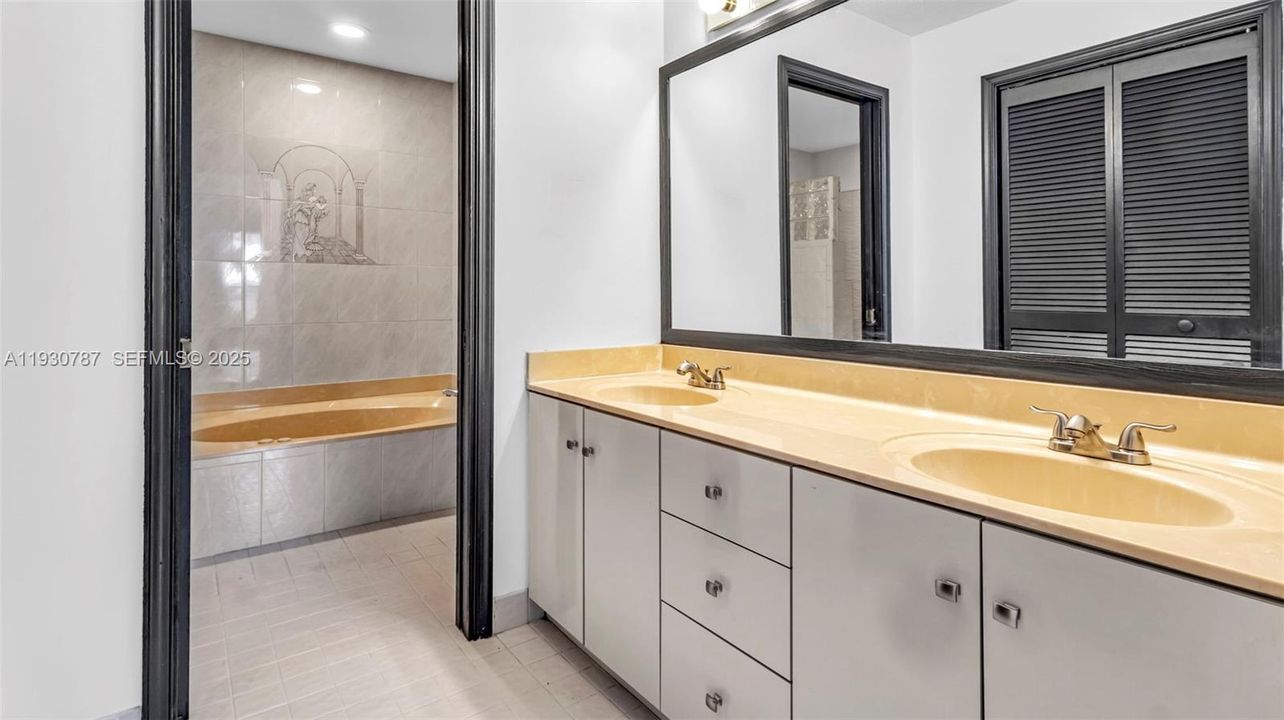 En Venta: $775,000 (4 camas, 2 baños, 2205 Pies cuadrados)