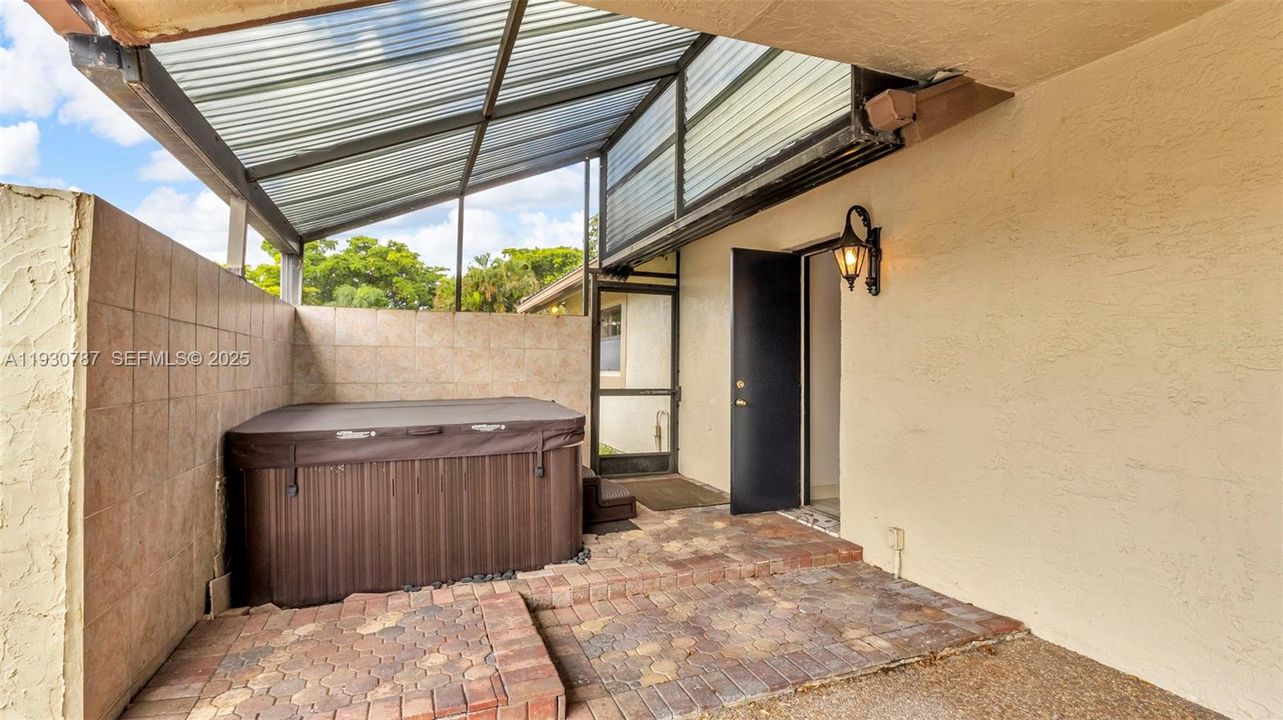 En Venta: $775,000 (4 camas, 2 baños, 2205 Pies cuadrados)