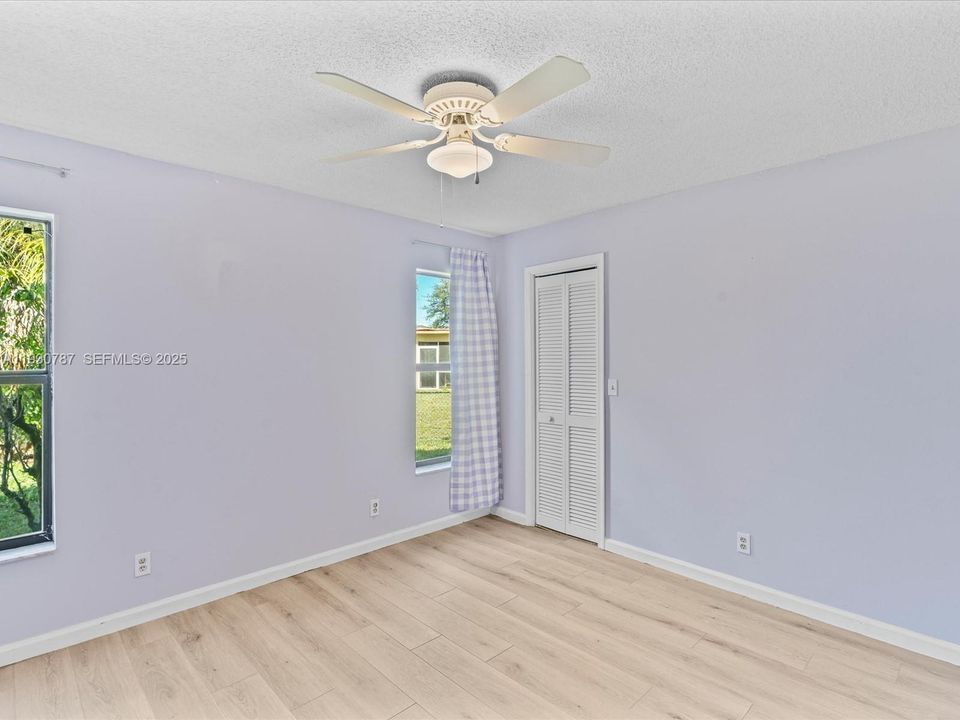 En Venta: $775,000 (4 camas, 2 baños, 2205 Pies cuadrados)