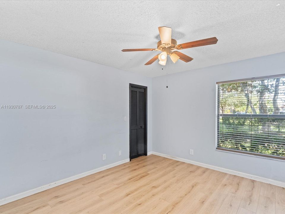 En Venta: $775,000 (4 camas, 2 baños, 2205 Pies cuadrados)