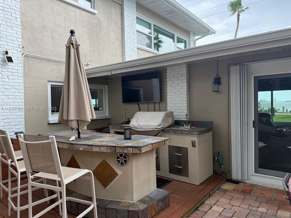 En Venta: $1,749,000 (5 camas, 3 baños, 3600 Pies cuadrados)