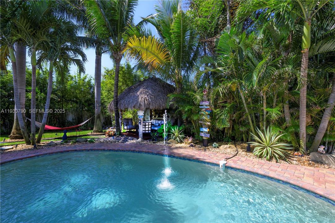 En Venta: $1,749,000 (5 camas, 3 baños, 3600 Pies cuadrados)