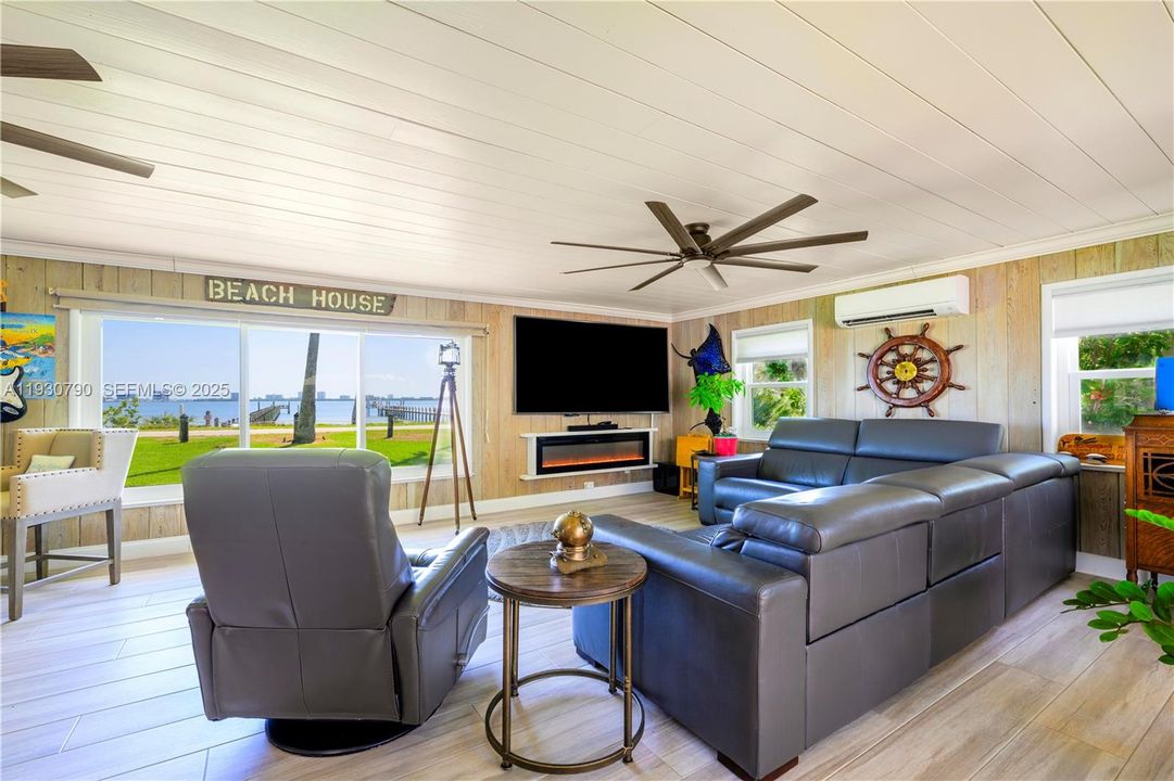 En Venta: $1,749,000 (5 camas, 3 baños, 3600 Pies cuadrados)