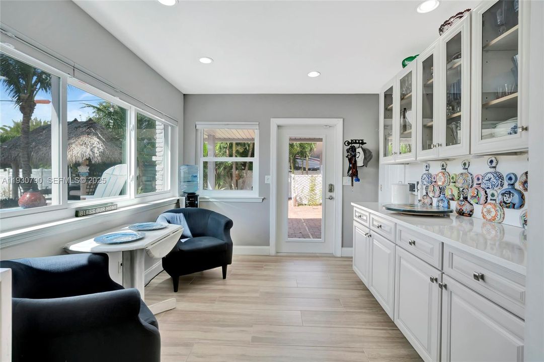 En Venta: $1,749,000 (5 camas, 3 baños, 3600 Pies cuadrados)