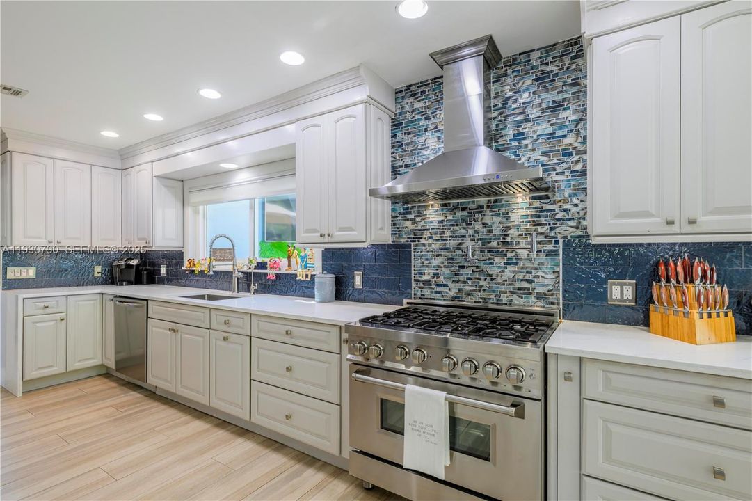 En Venta: $1,749,000 (5 camas, 3 baños, 3600 Pies cuadrados)