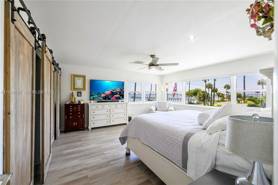 En Venta: $1,749,000 (5 camas, 3 baños, 3600 Pies cuadrados)