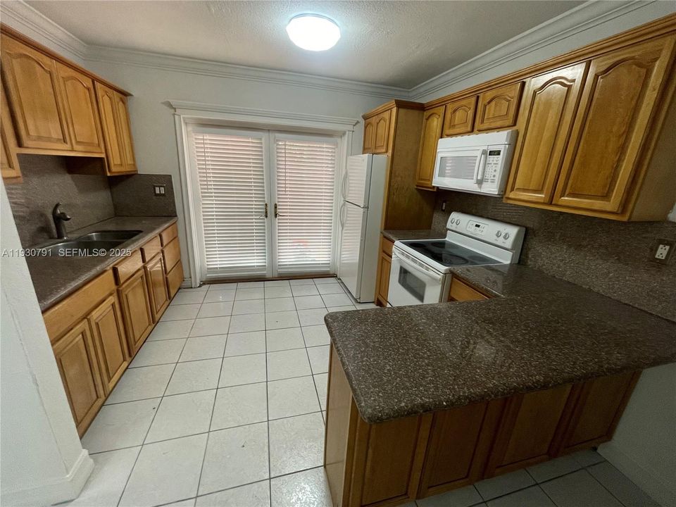 For Rent: $2,300 (2 beds, 2 baths, 803 Square Feet)