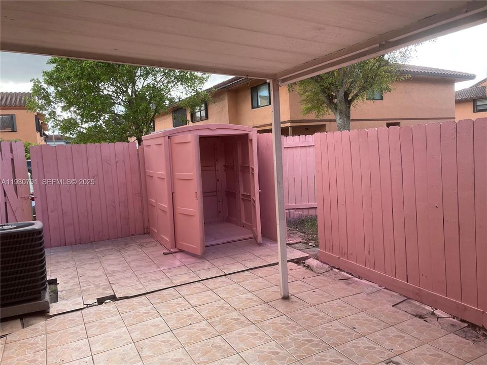For Rent: $2,300 (2 beds, 2 baths, 803 Square Feet)